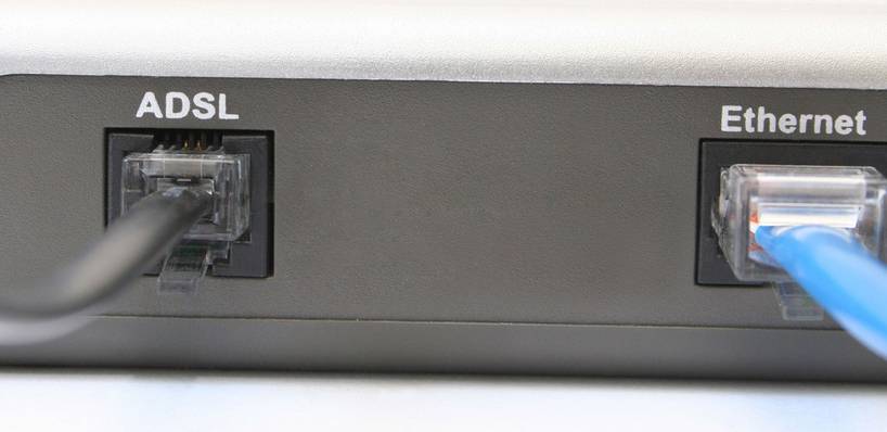 Router mit Anschlüssen