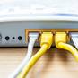 Router mit Kabeln